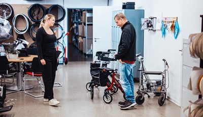 Beratung und Vorführung von Rollatoren und Hilfsmitteln bei Saniplus Baunatal